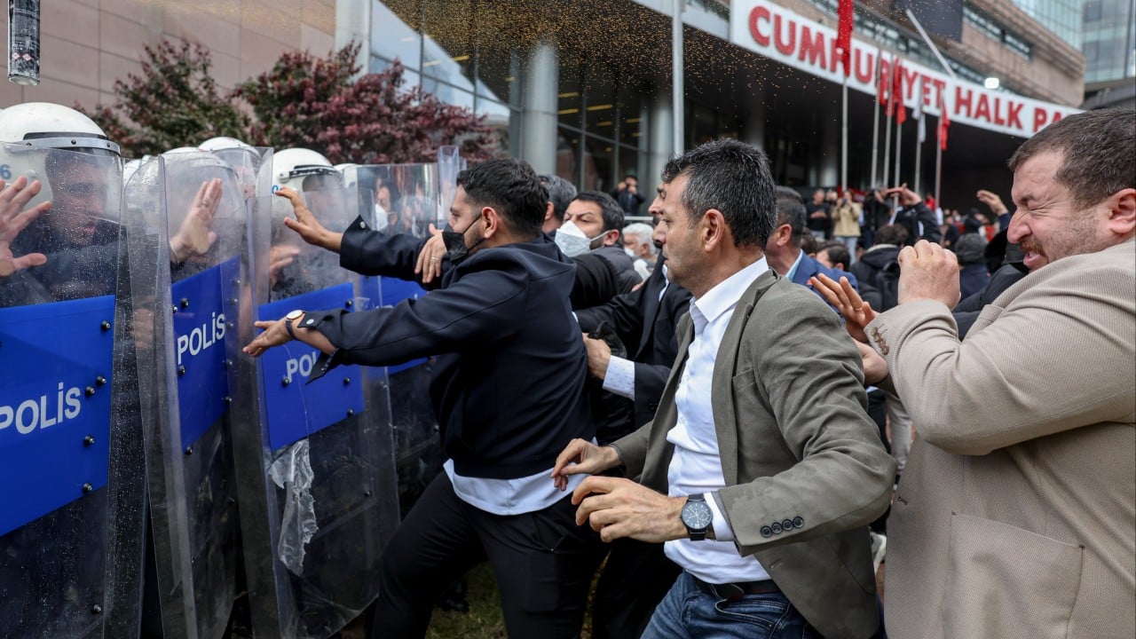 Police in Turkey force ousted opposition out of headquarters as crisis deepens