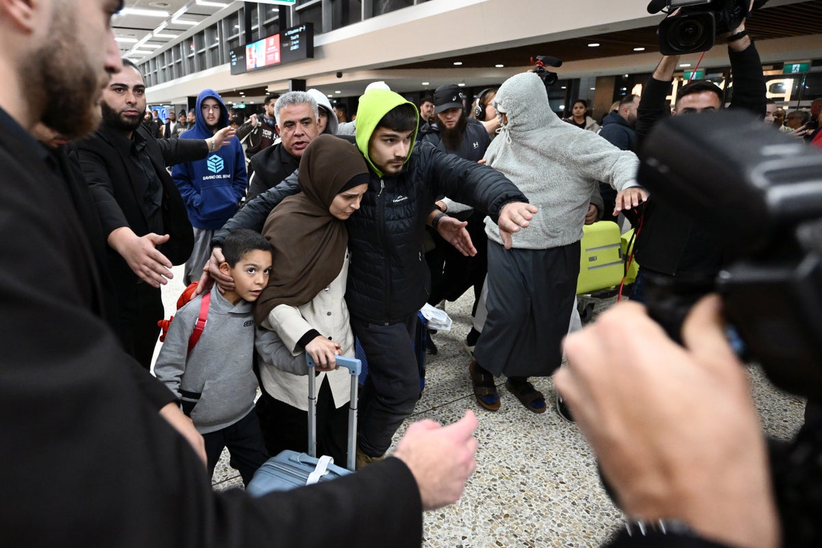 Group of women and children linked to Isis to arrive in Australia